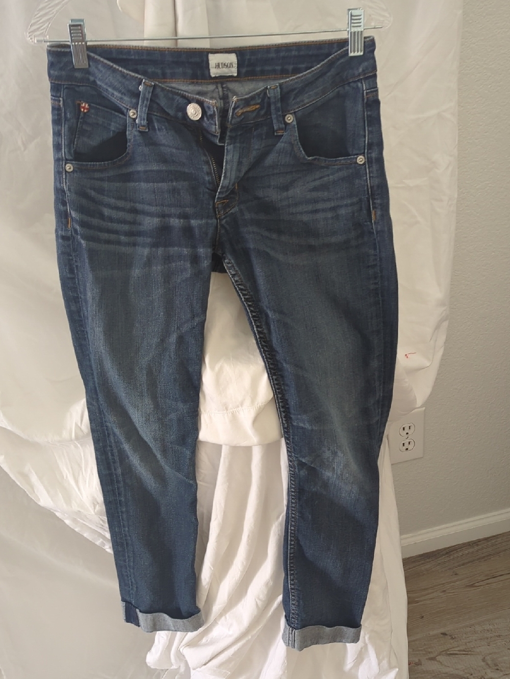 Hudson Cuffed Denim Capri's Size 27 Women’s in Dark Blue Wash